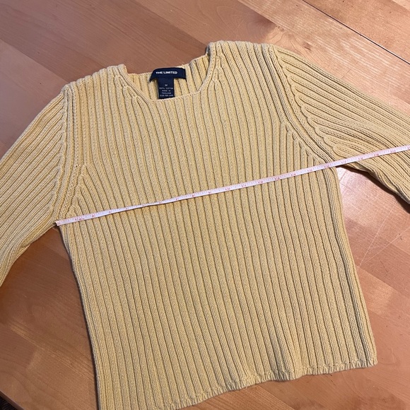 The Limited Chunky Knit Sweater Size Medium - Picture 8 of 8